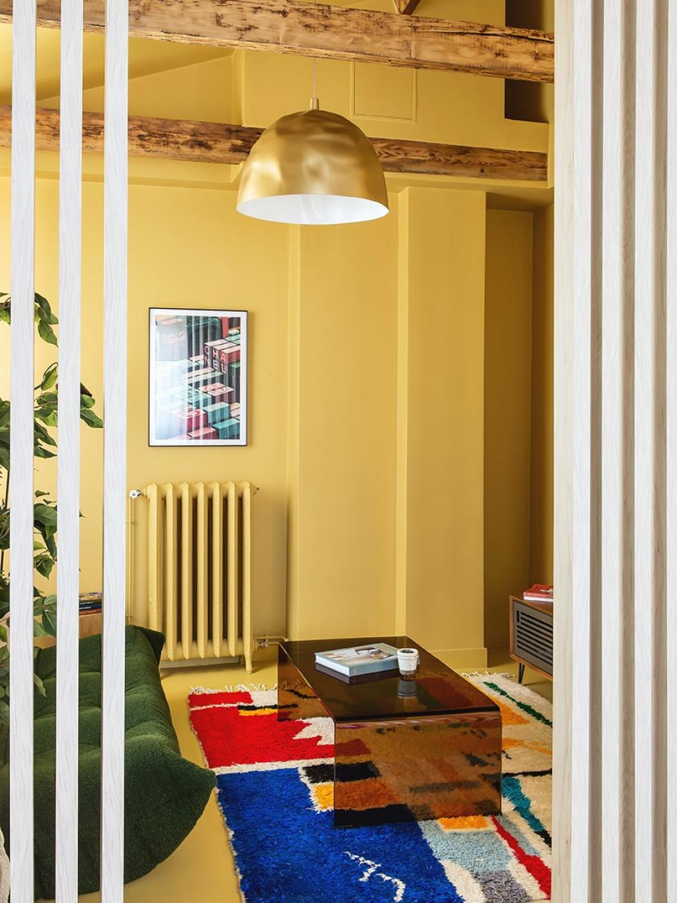 TV room at Lucie Socrate - ⓒ Hervé Goluza for Plum Living