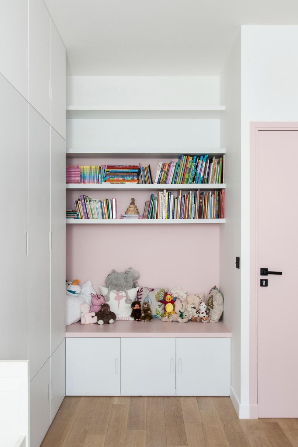 Plum Living Zweifarbige Kindergarderobe weiß & rosa