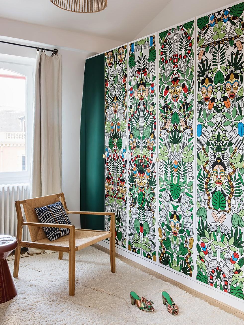 Lucie Socrates' wardrobe - (c) Hervé Goluza for Plum Living