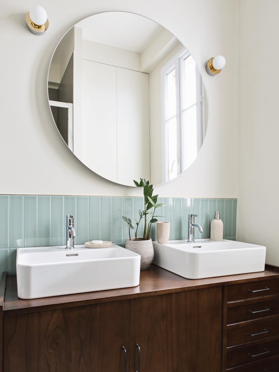Bathroom in walnut