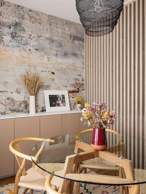 The living room of Lucie Socrate ⓒ Hervé Goluza for Plum Living