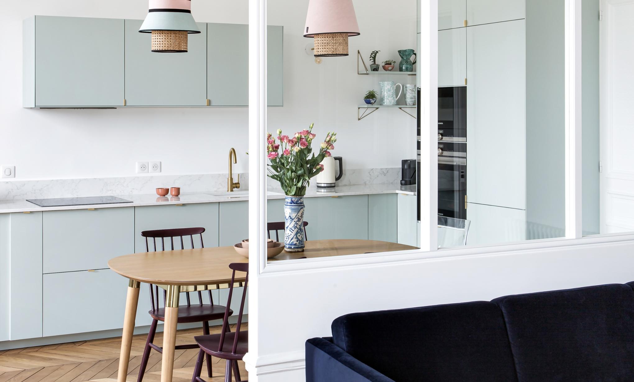 Kitchen in Green 01 - Amandier grisé, glass partition