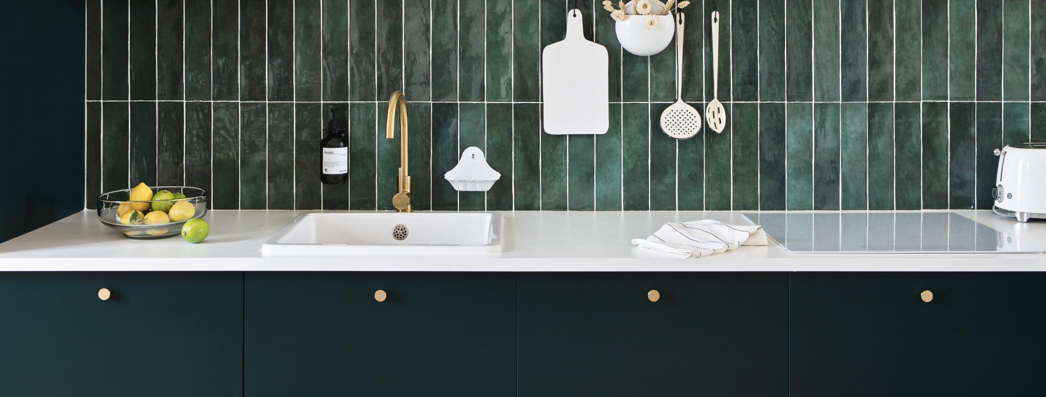 Two-tone kitchen in white & Blue 03 - Bleu gris
