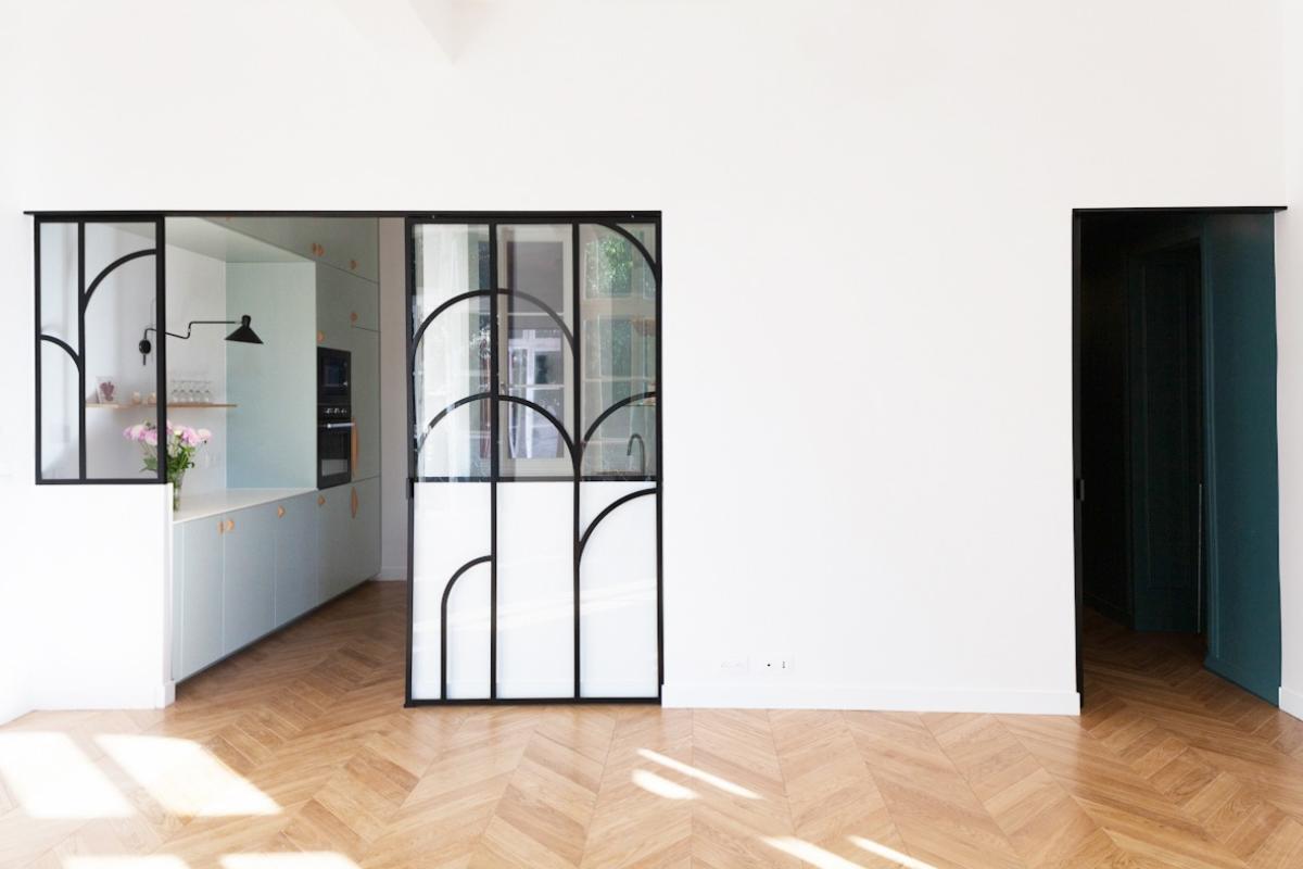 Kitchen black glass partition