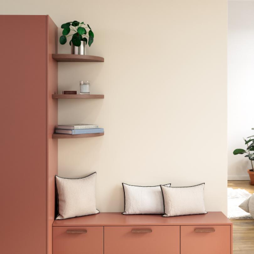 Corner curved floating shelf