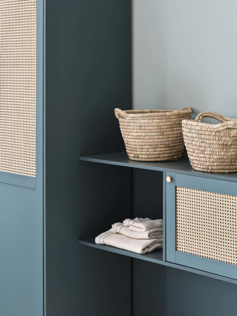 Blauer Wäscheschrank in 